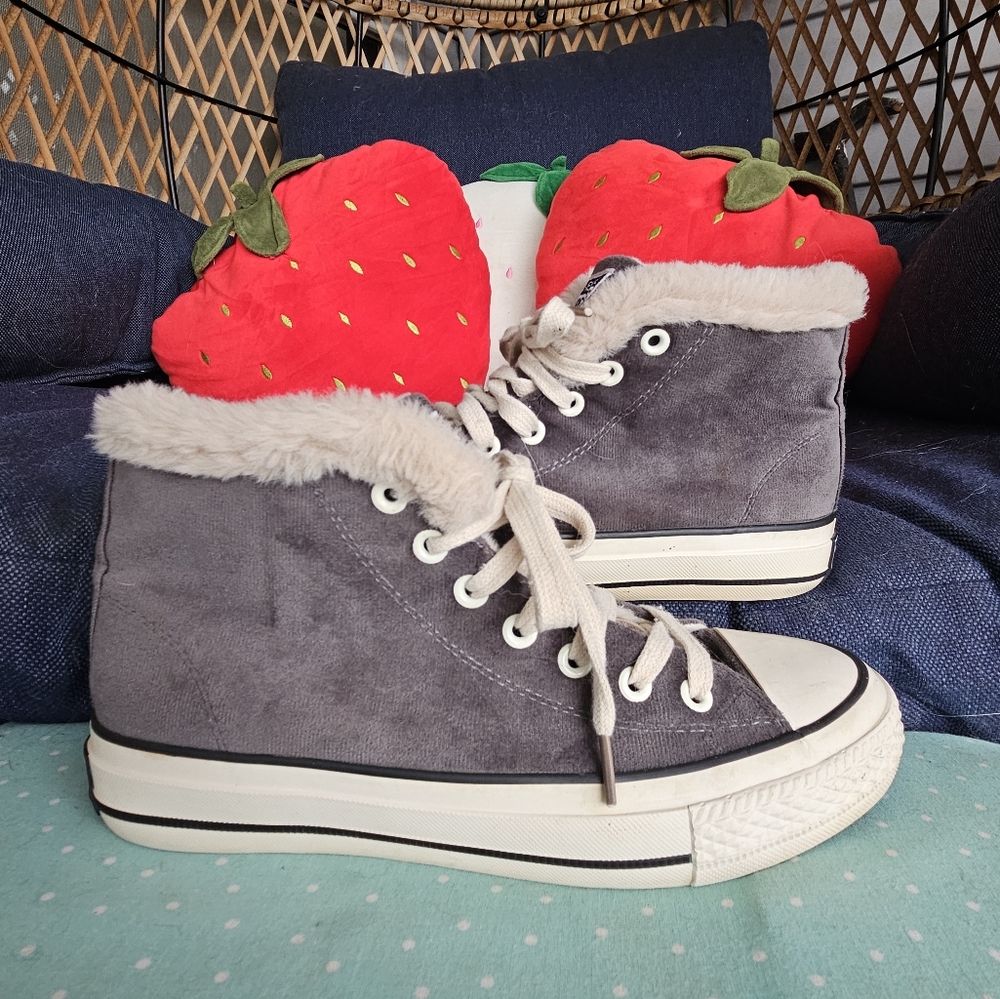 Fluffy Gray Converse Like Sneakers Size 7